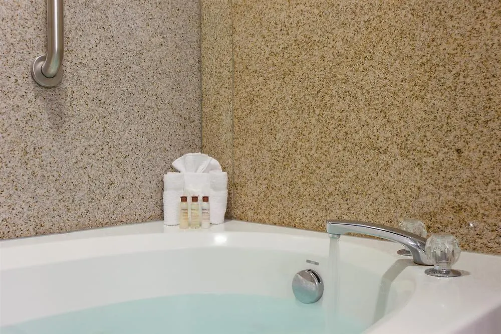 Fairfield Inn & Suites By Marriott Virginia Beach/Norfolk Airport 2*,