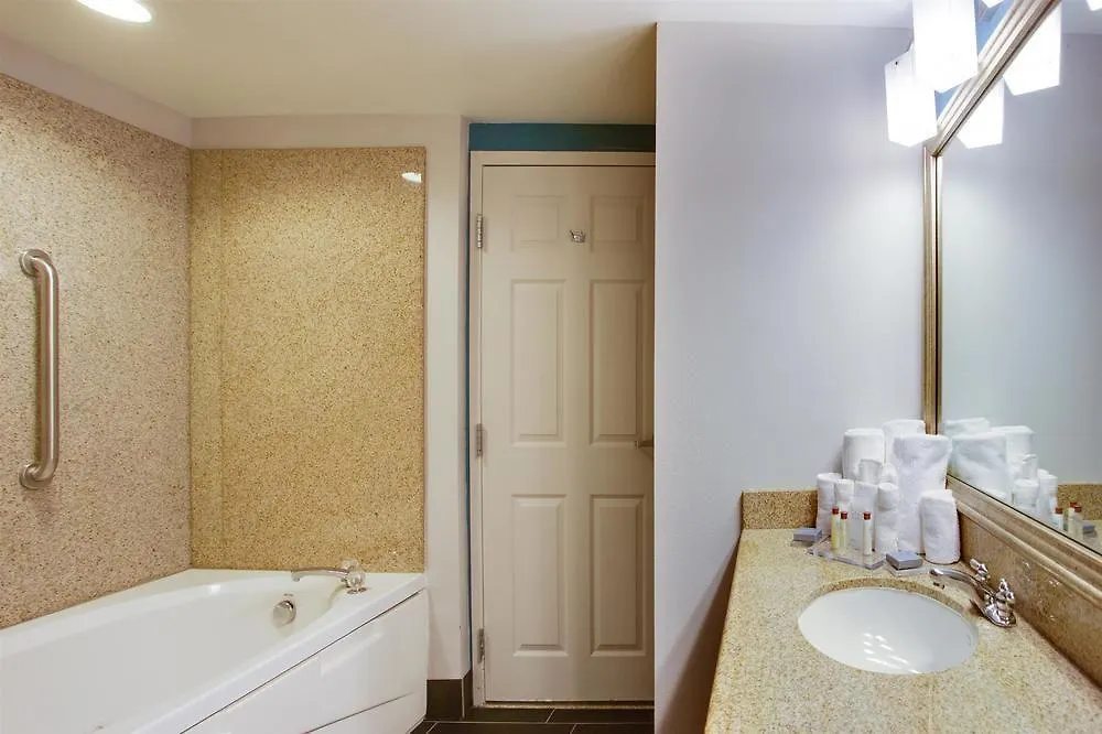 Fairfield Inn & Suites By Marriott Virginia Beach/Norfolk Airport